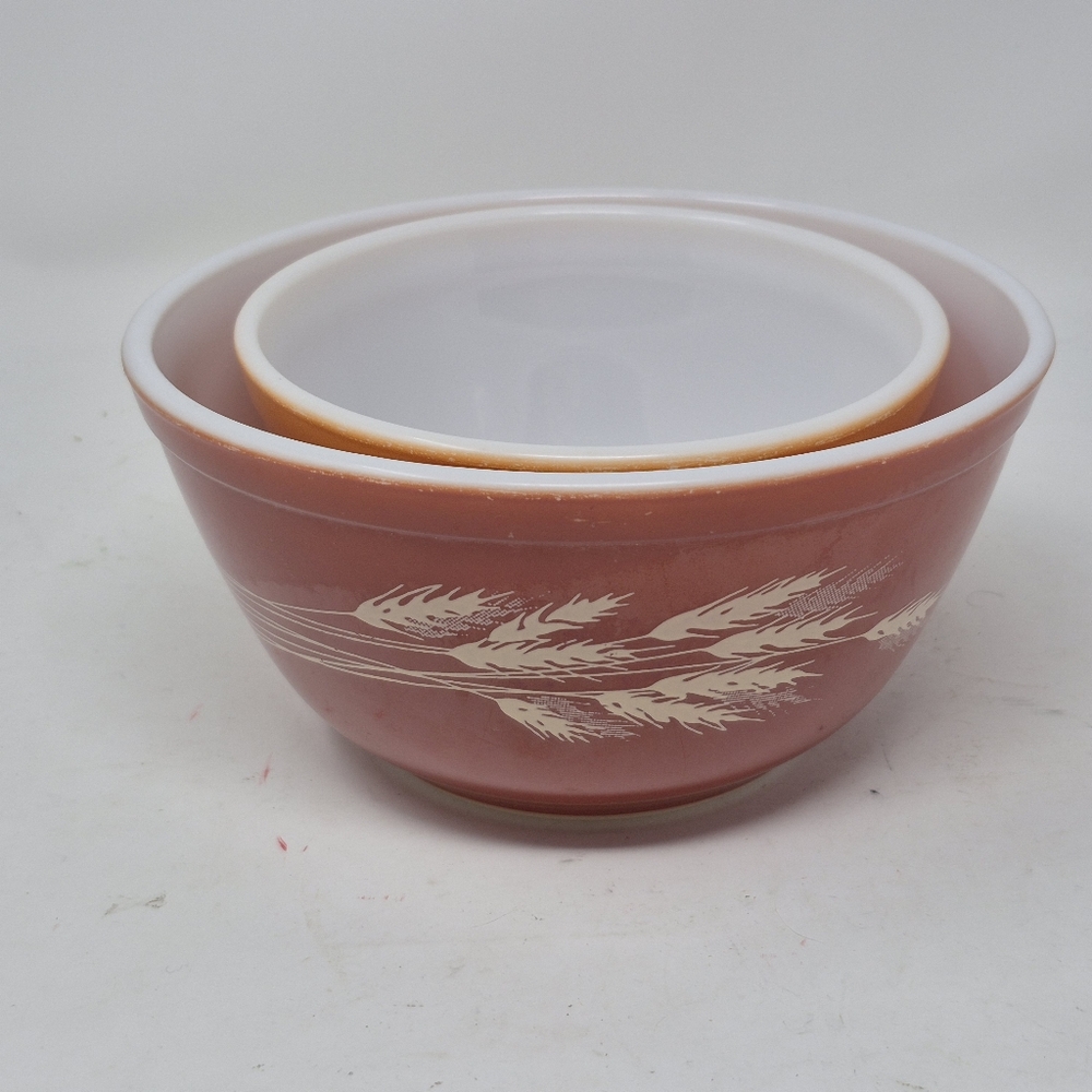Vintage Pyrex Autumn Wheat Nesting Mixing Bowls #401 - #402